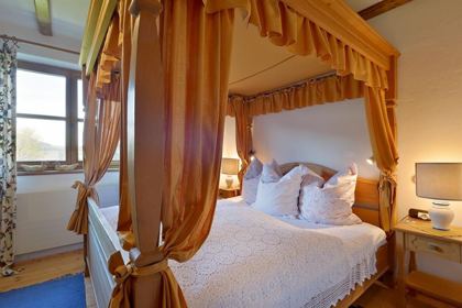 Gams: Schlafzimmer mit Himmelbett